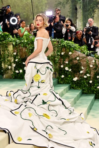 happy-birthday-gigi-hadid-een-terugblik-op-haar-mooiste-met-gala-looks-door-de-jaren-heen-392115