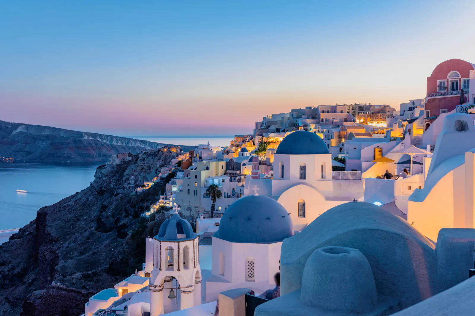 Santorini is een van de Griekse eilanden die je wil bezoeken