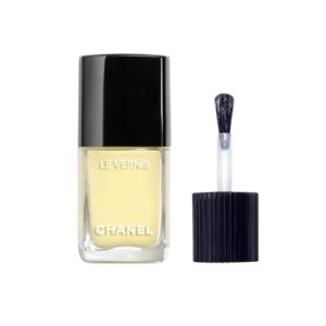 CHANEL Le Vernis Langhoudende nagellak in een gele kleur zomer make-upkleuren 2025