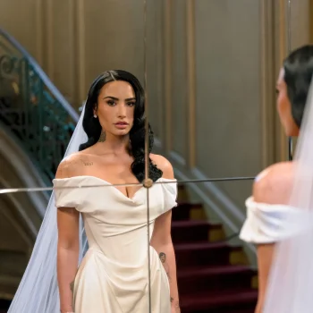 demi-lovato-is-getrouwd-in-een-klassieke-bruidsjurk-van-vivienne-westwood-347902