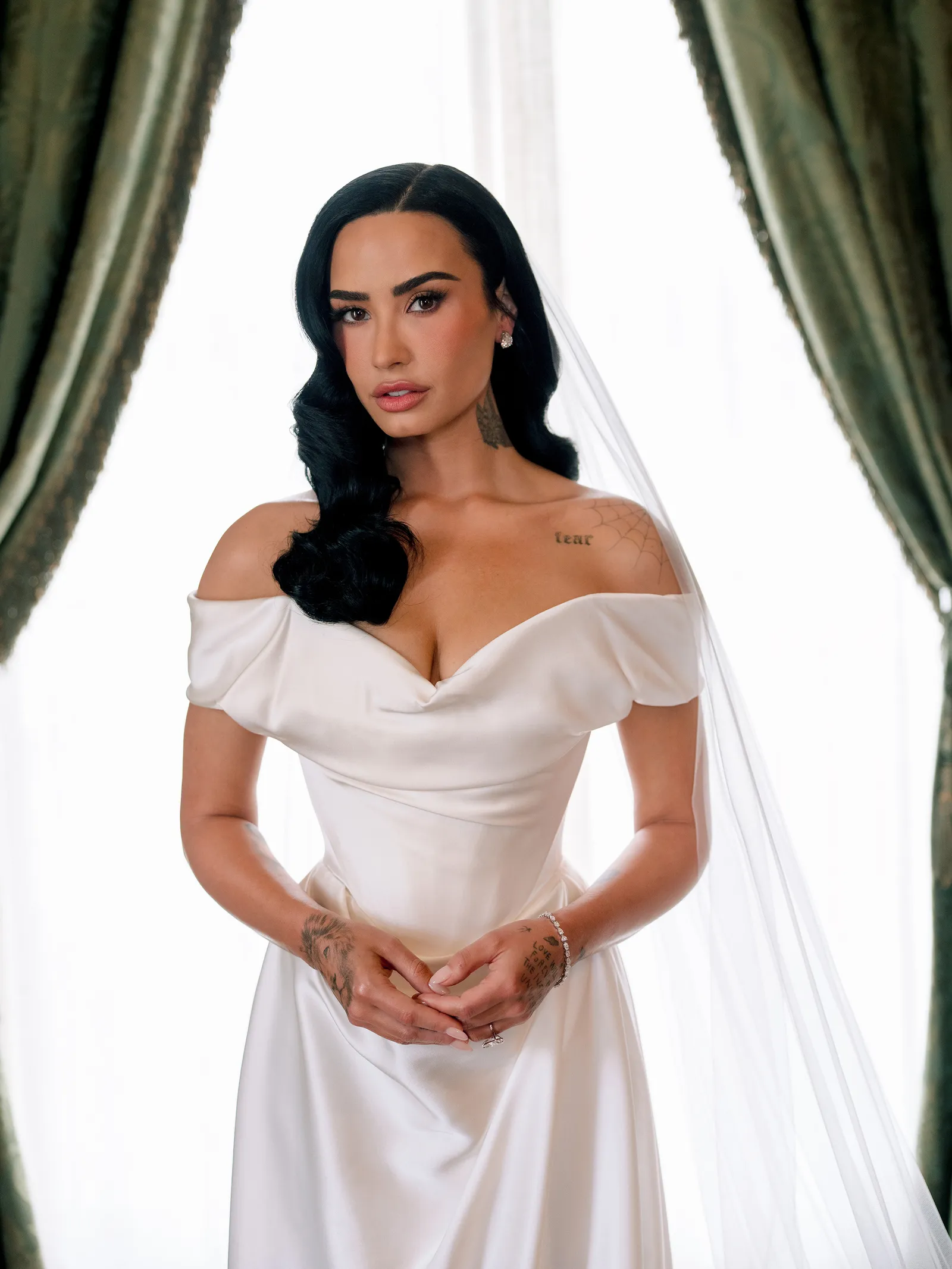 Demi trouwjurk