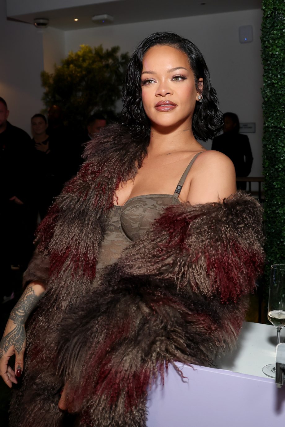 dit-is-het-geheim-waarom-rihanna-altijd-lekker-ruikt-348445
