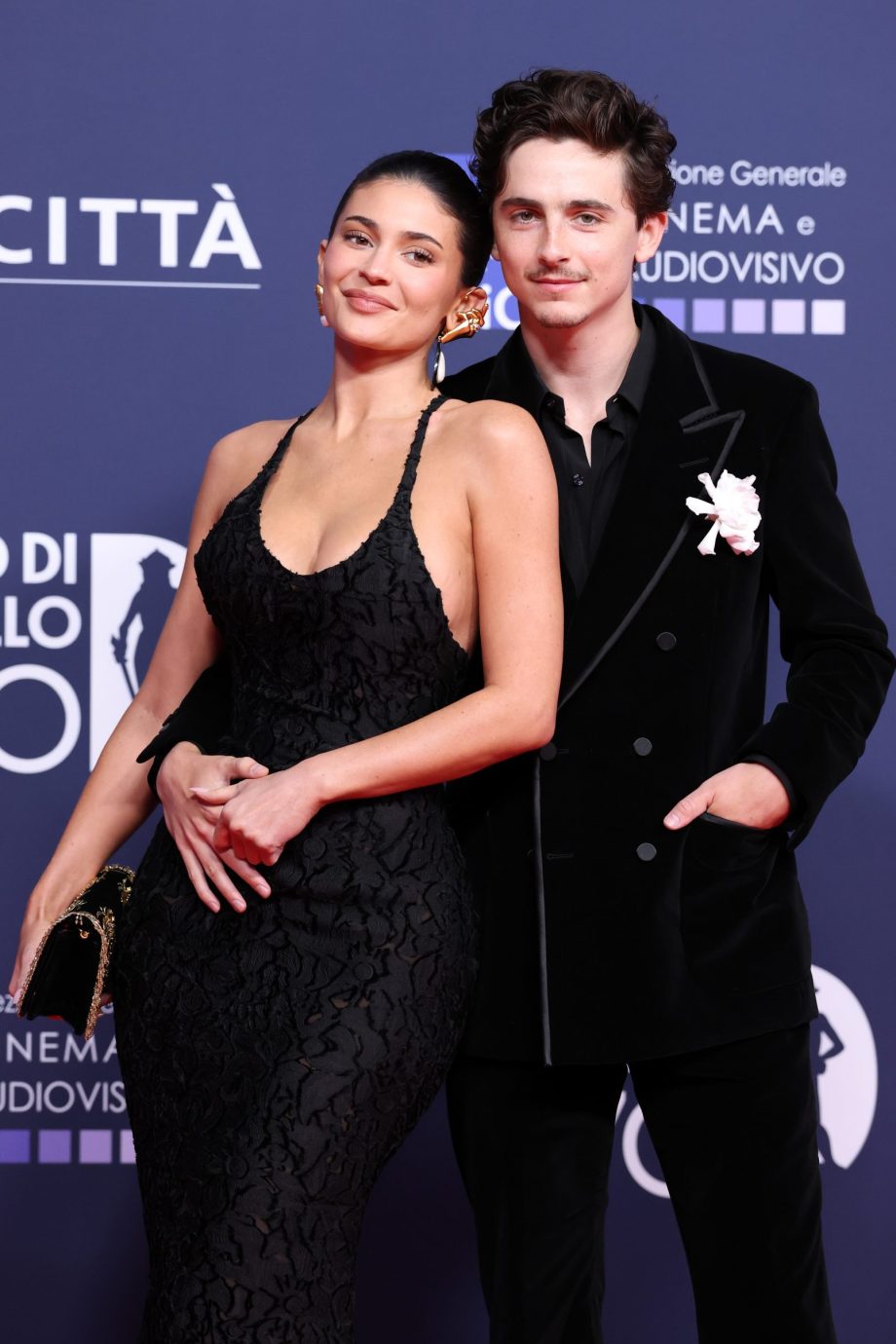 na-2-jaar-maken-kylie-jenner-en-timothee-chalamet-hun-relatie-red-carpet-official-345683