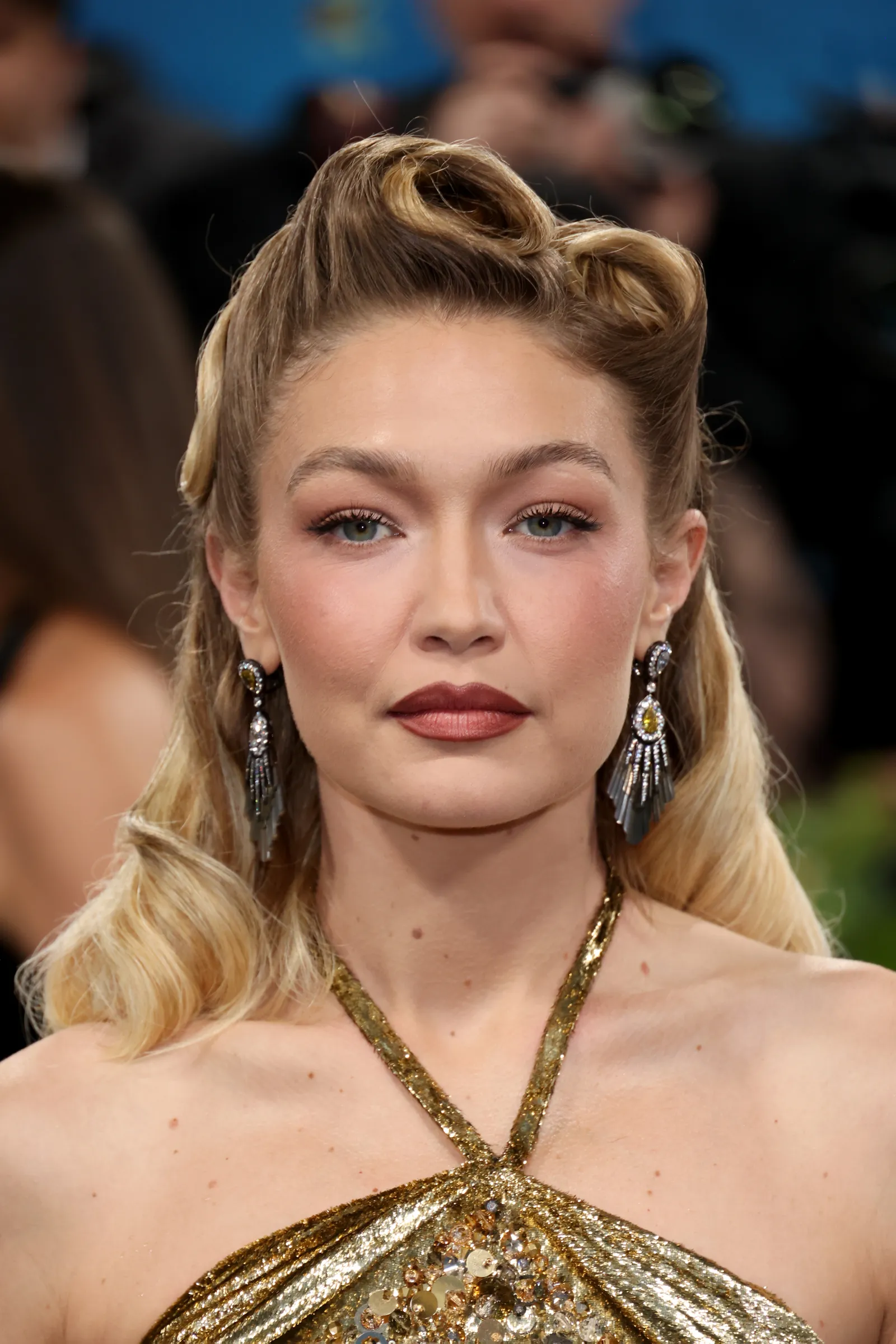 Gigi Hadid met gala 2025 close up