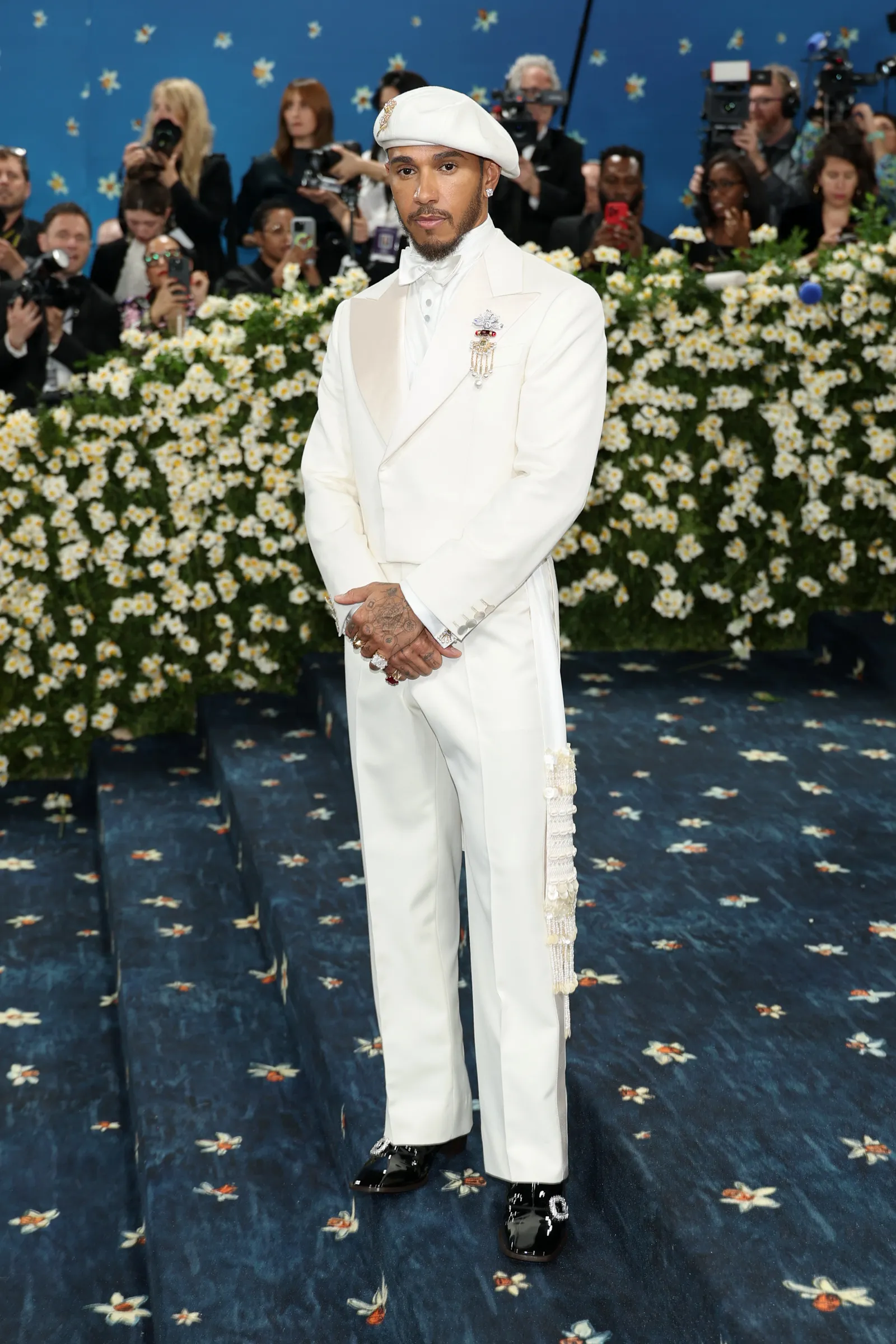 Lewis Hamilton met gala 2025 volledige look
