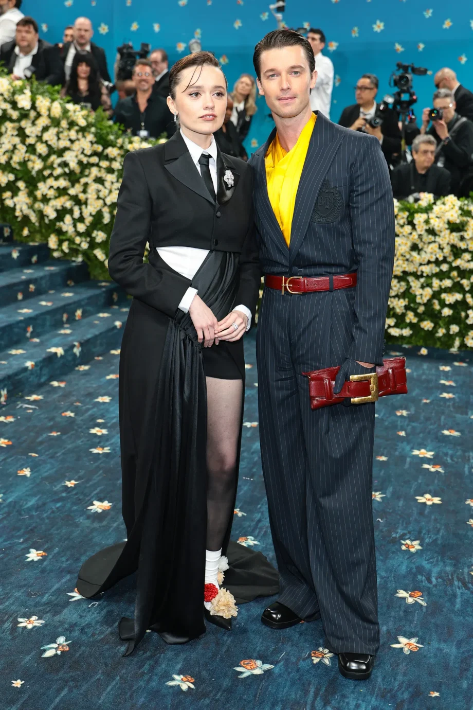 aimee-lou-wood-walton-goggins-en-meer-the-white-lotus-sterren-herenigd-op-het-met-gala-2025-345171