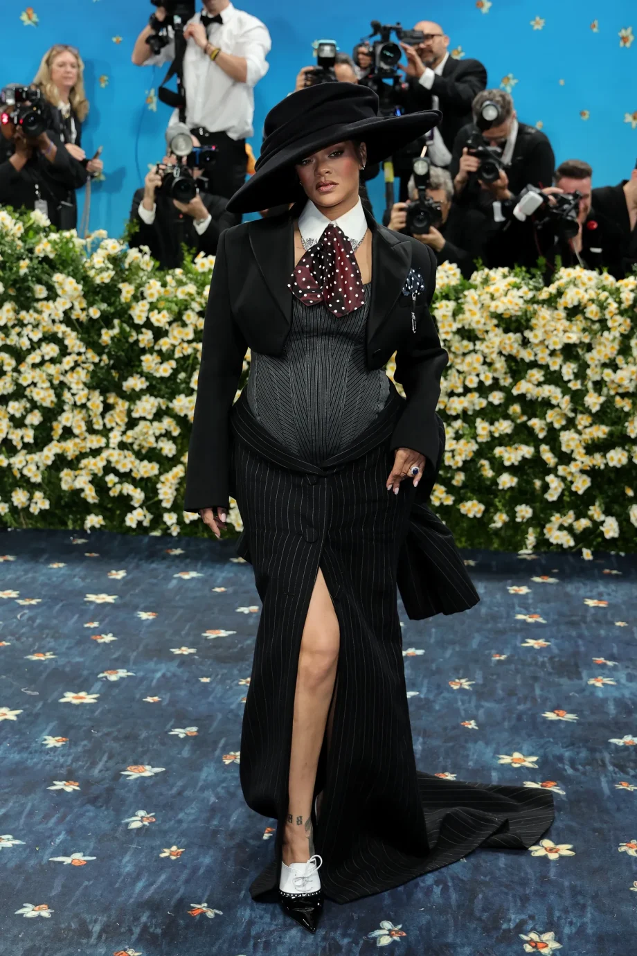 rihanna-was-niet-de-enige-zwangere-vrouw-op-het-met-gala-2025-345284