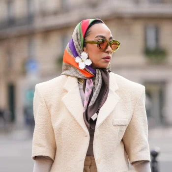 style-de-sjaal-5-manieren-om-het-makkelijkste-accessoire-dragen-346121