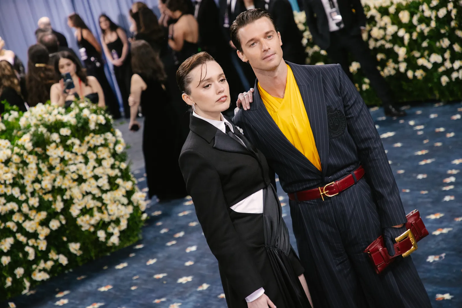 Aimee Lou Wood en Patrick Schwarzenegger op het Met Gala 2025
