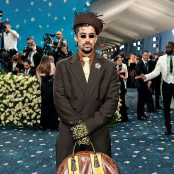 bad-bunny-draagt-prada-a-lo-criollo-op-het-met-gala-2025-345253