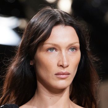 bella-hadid-zweert-bij-dit-betaalbare-beautyproduct-van-de-drogisterij-348547