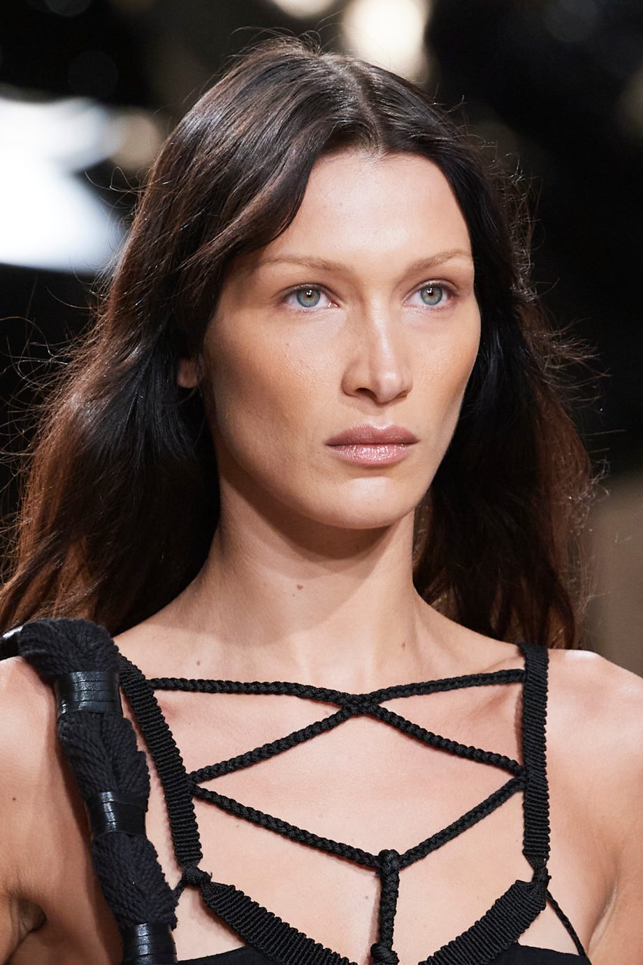 bella-hadid-zweert-bij-dit-betaalbare-beautyproduct-van-de-drogisterij-348547