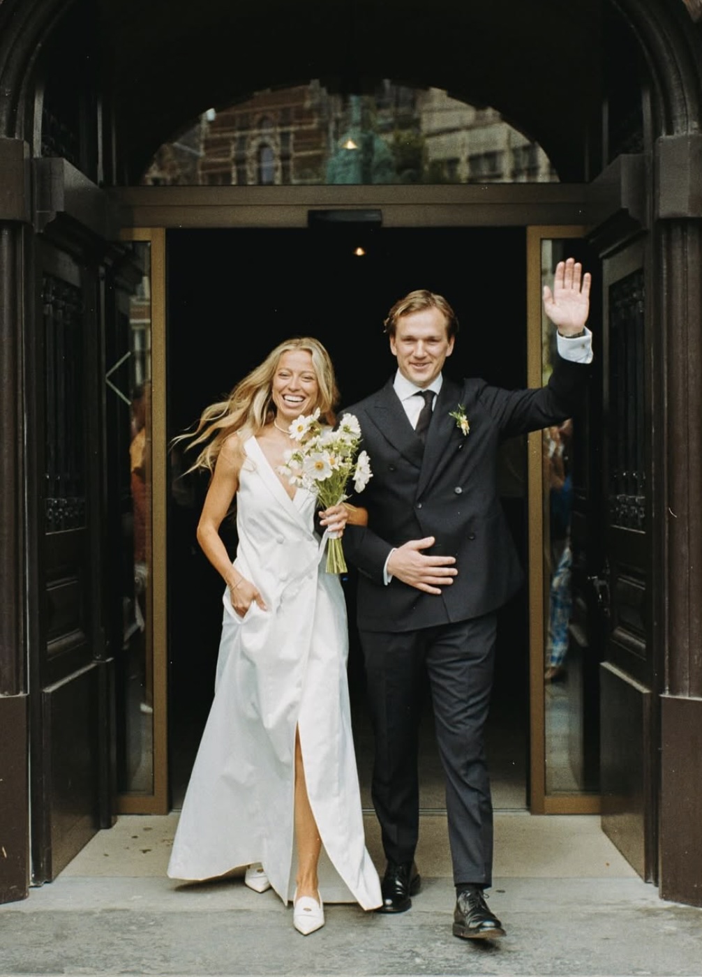 Noémie Moereels en Mathew Cobbaert tijdens hun burgerlijk huwelijk