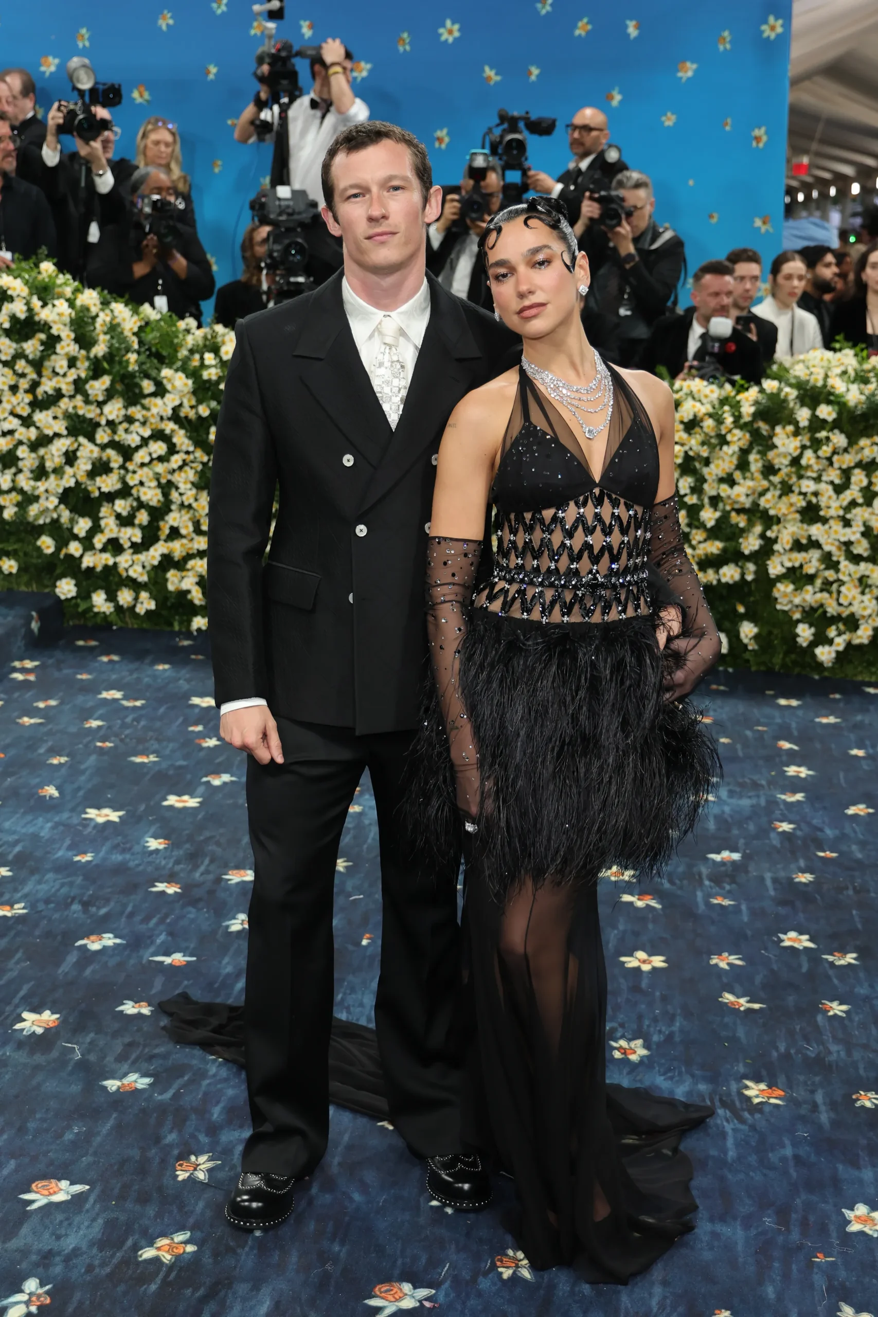 Callum Turner en Dua Lipa bij het Met Gala 2025