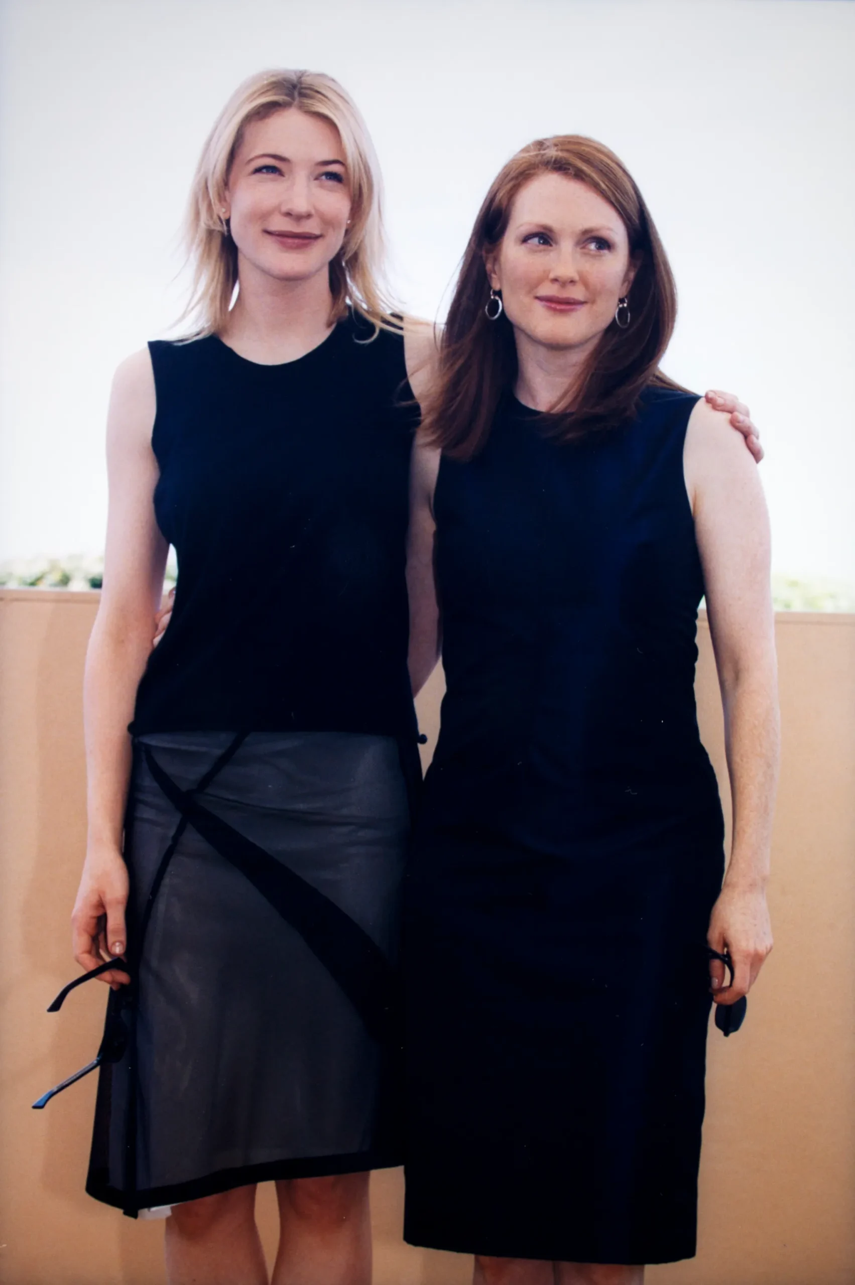 Cate Blanchett en Julianne Moore tijdens het Cannes Film Festival in 1999