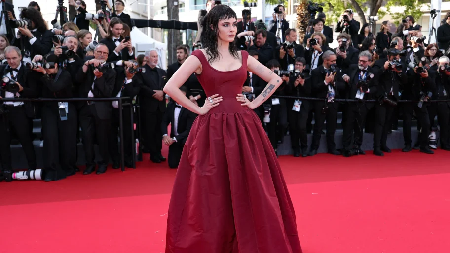 de-beste-looks-op-de-rode-loper-van-het-filmfestival-van-cannes-2025-347650