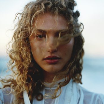 deze-sea-salt-sprays-creeren-beachy-waves-in-een-paar-minuten-346992