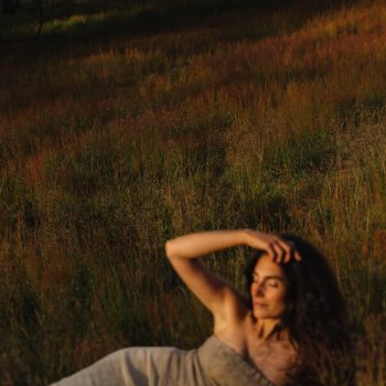 back-to-nature-met-gisele-wat-het-betekent-om-een-laatbloeier-te-zijn-en-waarom-dat-oke-is-348442