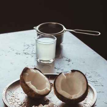 5-redenen-om-kokosolie-toe-te-voegen-aan-je-skincareroutine-345923