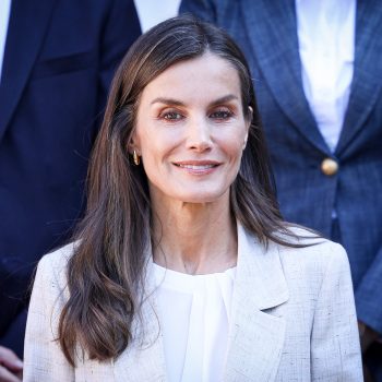 koningin-letizia-bewijst-een-linnen-pak-is-de-outfit-voor-warme-kantoordagen-346577