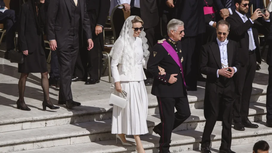 koningin-mathilde-van-belgie-schittert-in-een-outfit-van-dior-347095