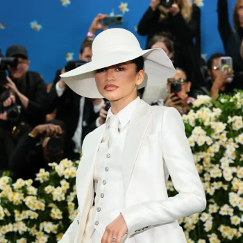zendaya-draagt-een-van-de-chicste-pakken-van-de-avond-tijdens-het-met-gala-2025-345101