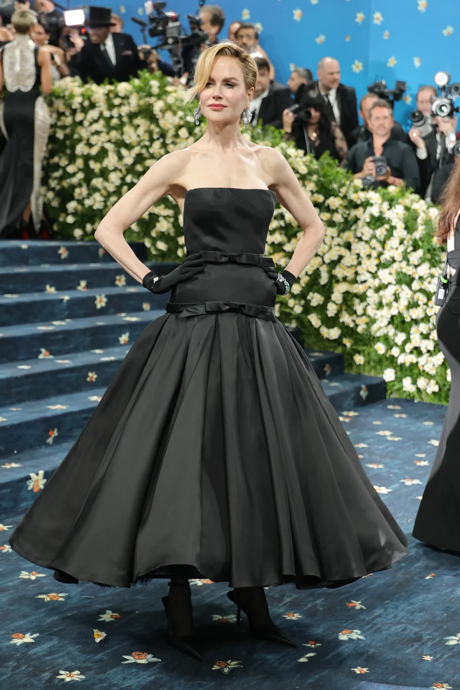 nicole-kidman-onthult-haartransformatie-bij-balenciaga-look-op-het-met-gala-2025-345514