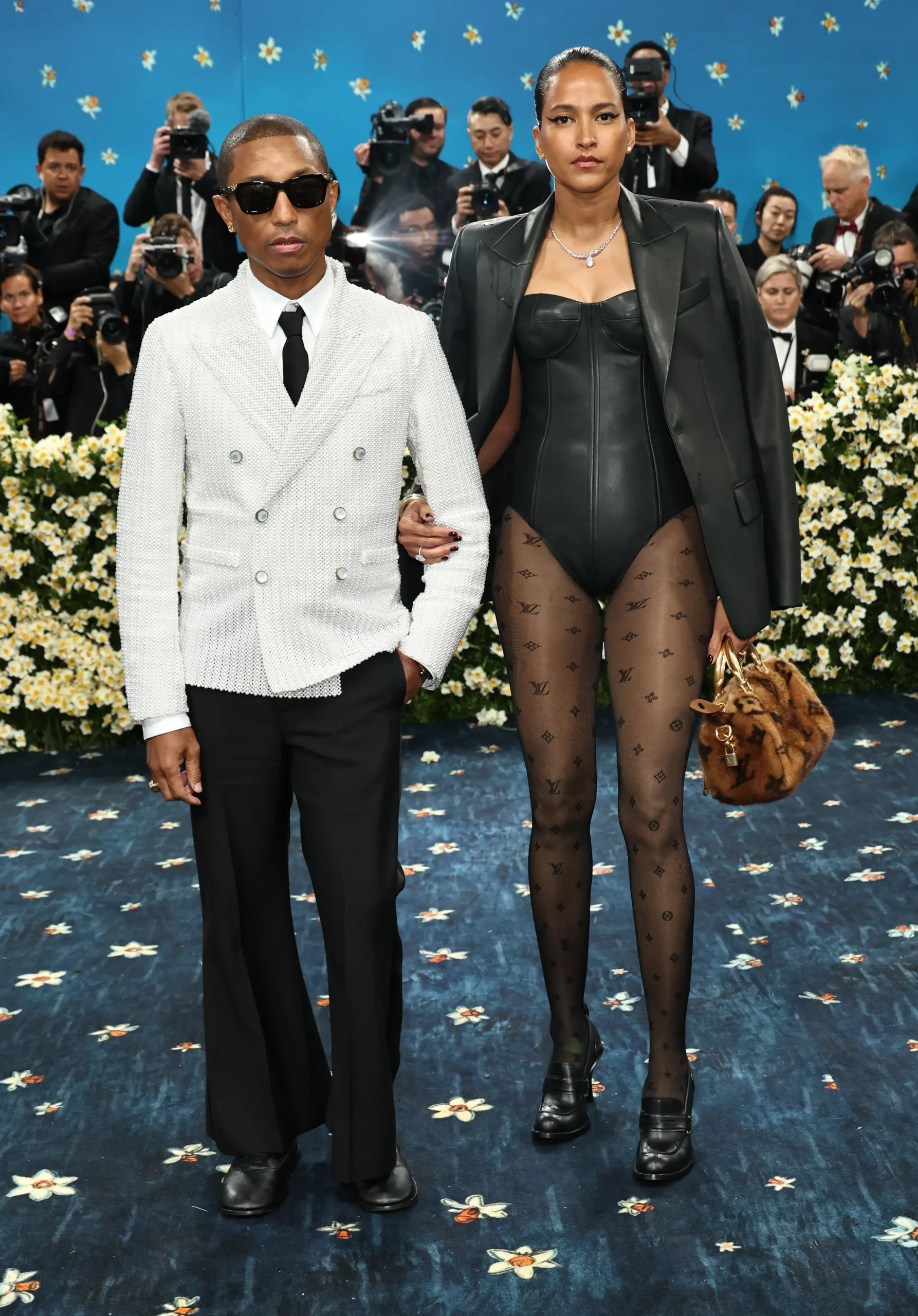 Pharrell Williams en Helen Lasichanh bij het Met Gala 2025