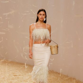 city-stroll-of-stranddag-anyone-de-raffia-bag-is-de-tijdloze-tas-waarin-je-deze-zomer-wil-investeren-398213