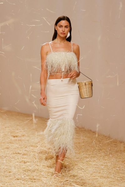 city-stroll-of-stranddag-anyone-de-raffia-bag-is-de-tijdloze-tas-waarin-je-deze-zomer-wil-investeren-398213