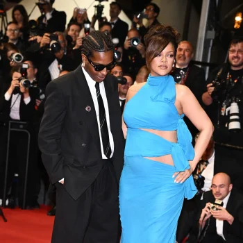 rihanna-brengt-haar-iconische-zwangerschapsstijl-naar-cannes-347246