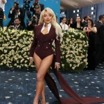 Sabrina Carpenter kiest voor de no pants-look op het Met Gala 2025