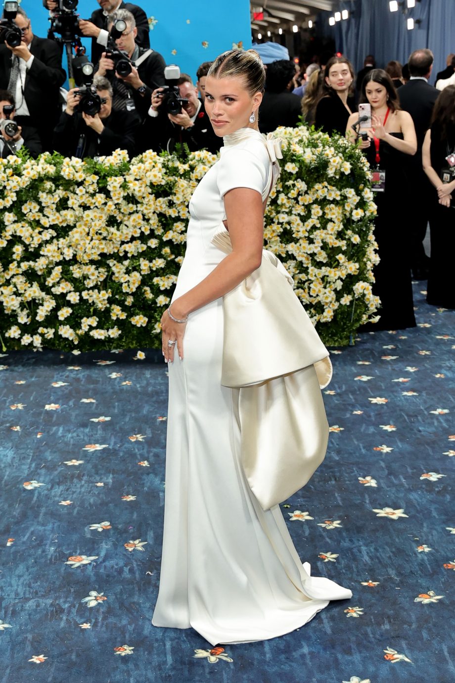 de-nagels-van-sofia-richie-en-rosalia-bij-het-met-gala-2025-zijn-de-perfecte-bruidsmanicure-345490