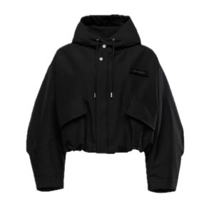 Een regenproof tussenjas van Jacquemus