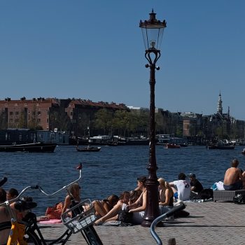 6-zwemspots-in-amsterdam-waar-de-zomer-voelt-als-een-scandi-summer-344998