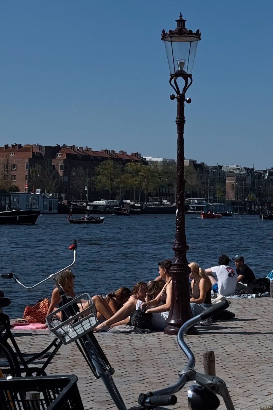 6-zwemspots-in-amsterdam-waar-de-zomer-voelt-als-een-scandi-summer-344998