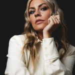 Iris de Graaf voor de Vogue boekenclub