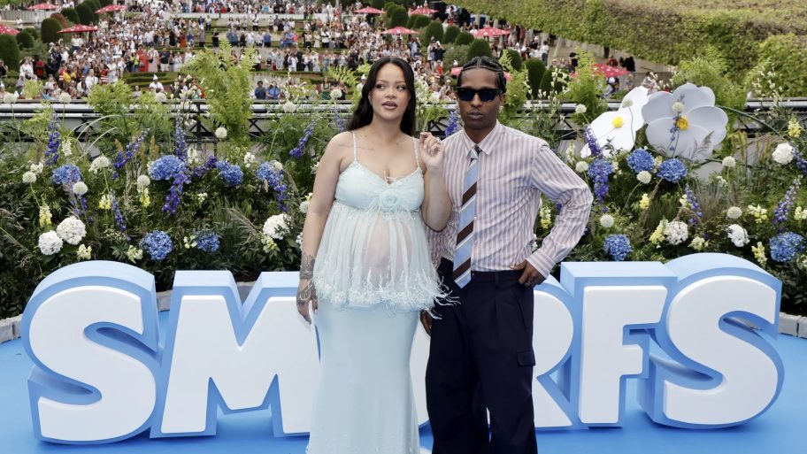 rihanna-brengt-een-bezoek-aan-brussel-in-doorschijnende-chanel-look-352430