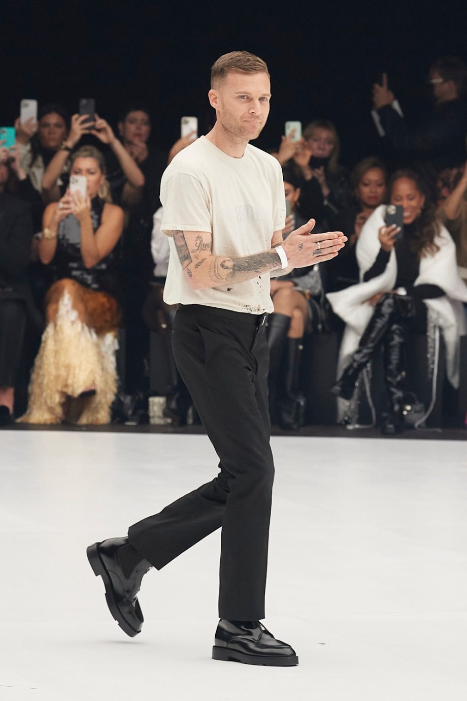 deze-voormalige-creative-director-van-givenchy-begint-zijn-eigen-modelabel-348841
