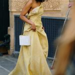 Paris HC str F25 1254, vrouw met bruiloft jurk streetstyle parijs