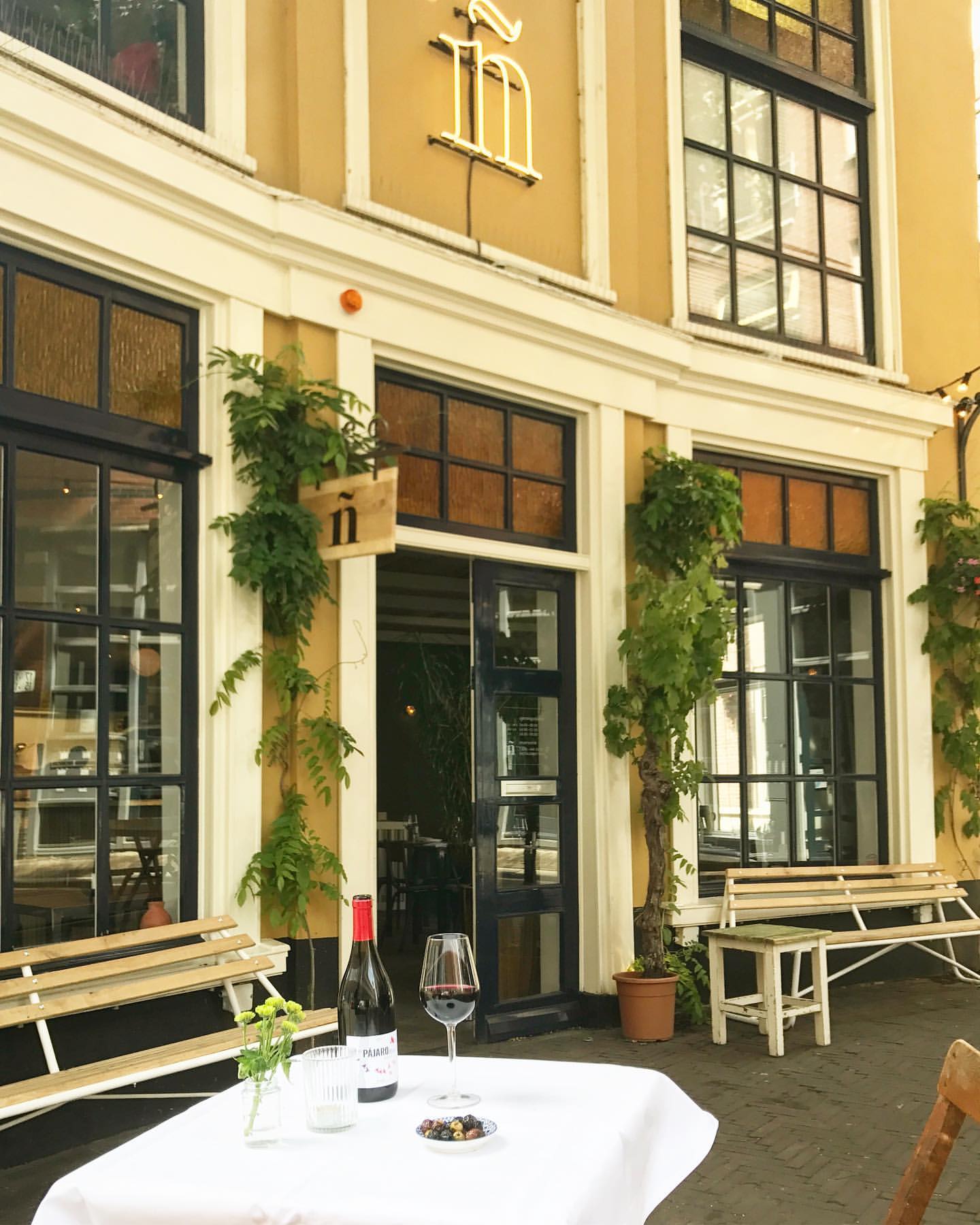 Terras in Den Haag N