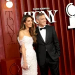 Amal en George Clooney bij de Tony Awards 2025