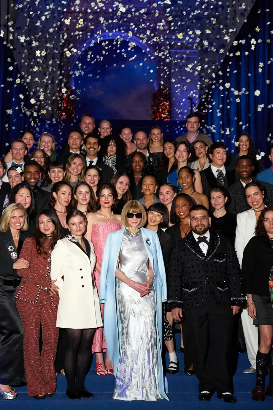 anna-wintour-neemt-afscheid-als-hoofdredacteur-bij-vogue-us-352162