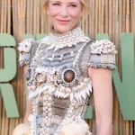 Cate Blanchett doet mermaidcore op de juiste manier in een look van Dilara Findikoglu