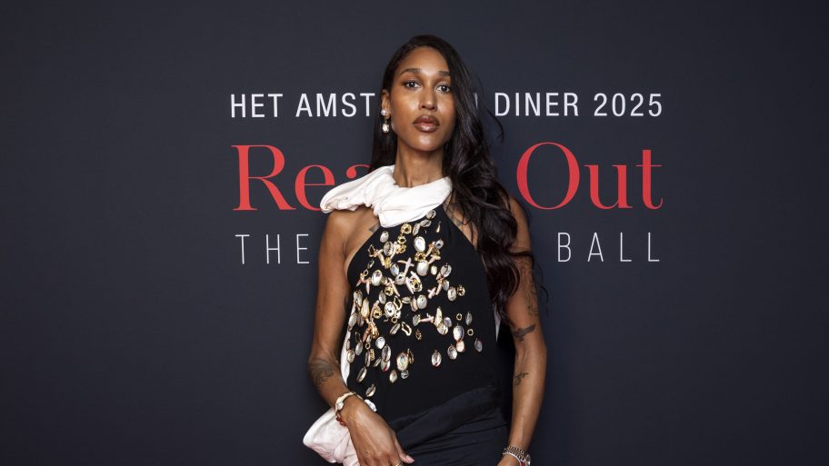 dit-droegen-de-stijlvolle-gasten-van-het-amsterdam-diner-op-de-rode-loper-350444