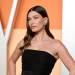 Hailey Bieber bij de Vanity Fair Oscars-afterparty 2025