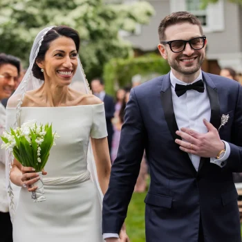 huma-abedin-en-alex-soros-zijn-getrouwd-en-deze-beroemde-gasten-waren-erbij-350787