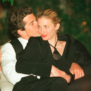 dit-zijn-de-eerste-beelden-van-de-serie-over-john-f-kennedy-jr-en-carolyn-bessette-350380