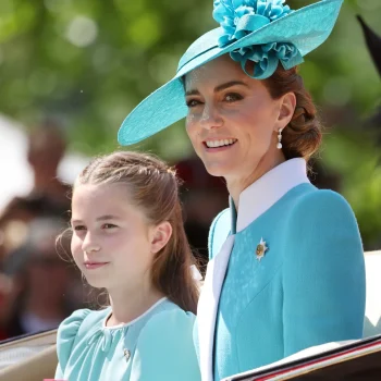 alle-keren-dat-kate-middleton-en-prinses-charlotte-matching-looks-droegen-350707