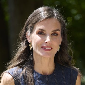 koningin-letizia-verrast-ons-in-een-zomerse-denimlook-351552